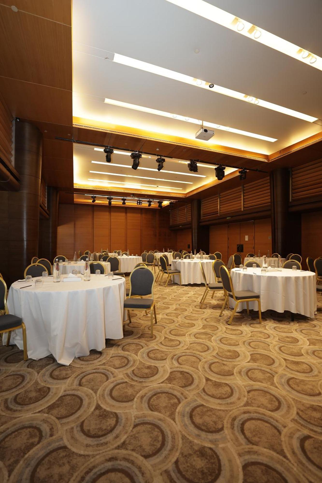 Radisson Blu Hotel, Verdun Hotel 5*